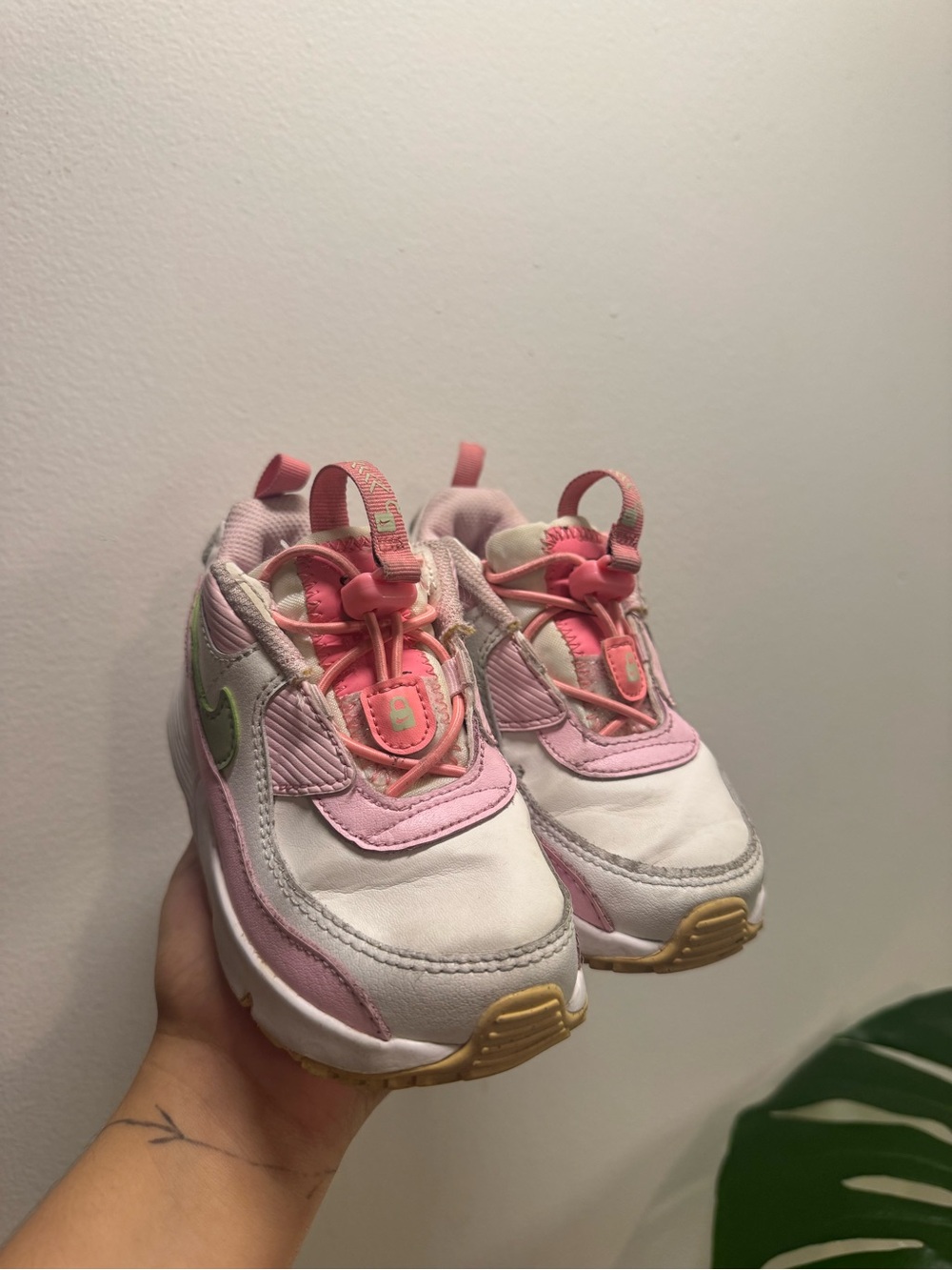 Nike Kids Pink Cream and Gold Bungee Sneakers